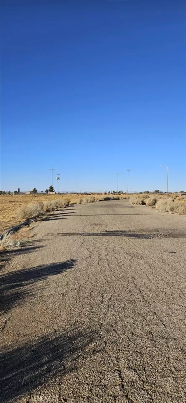 Adelanto, CA 92301,801 Mimosa RD