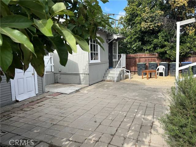 Santa Ana, CA 92706,121 W 18th ST