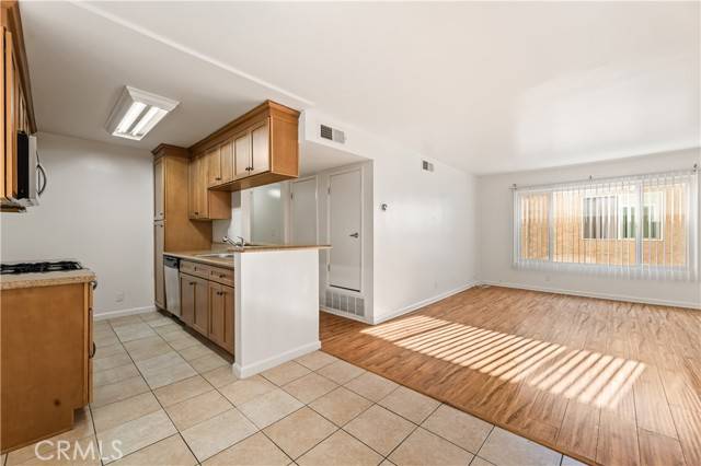 Winnetka, CA 91306,20327 Saticoy ST 205