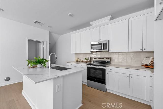9423 1/2 N Sepulveda Blvd. 4, North Hills, CA 91343