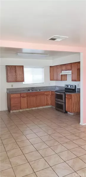 517 Lincoln AVE, Bakersfield, CA 93308