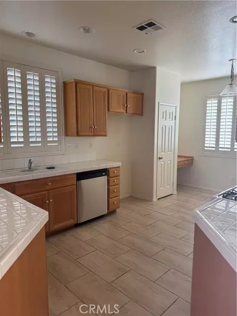 Adelanto, CA 92301,14543 Handsdale ST