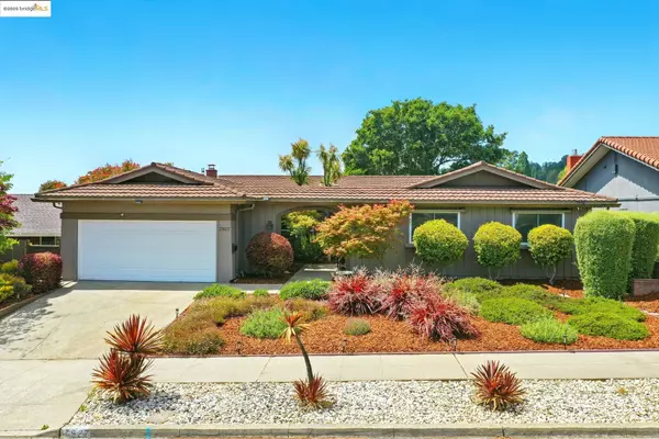 7927 Phaeton Dr, Oakland, CA 94605