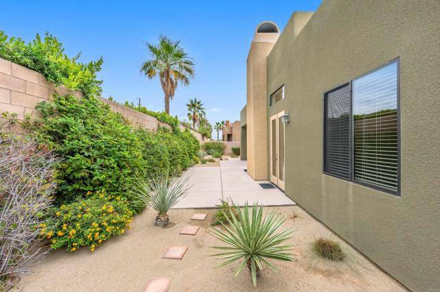 Palm Desert, CA 92211,74158 Pele PL