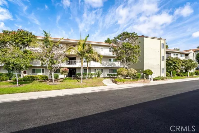 Laguna Woods, CA 92637,5369 Algarrobo 1G