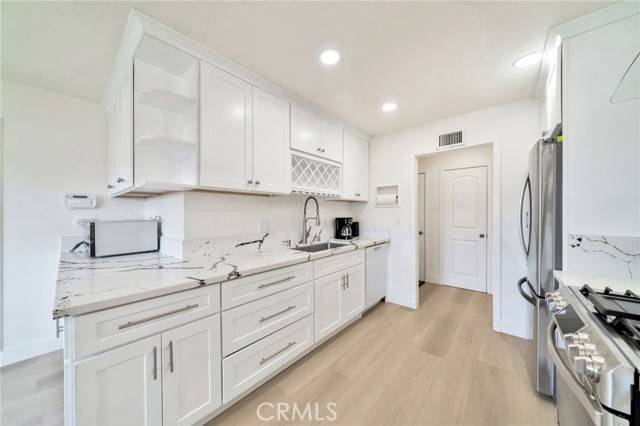 Huntington Beach, CA 92647,17121 Granada LN