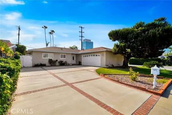 17121 Granada LN, Huntington Beach, CA 92647