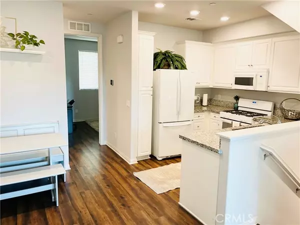 Van Nuys, CA 91405,14120 W Willow LN