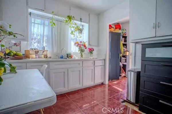 628 E 76th PL, Los Angeles, CA 90001