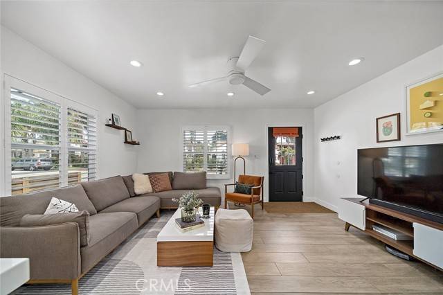 Long Beach, CA 90814,4218 E 3rd ST
