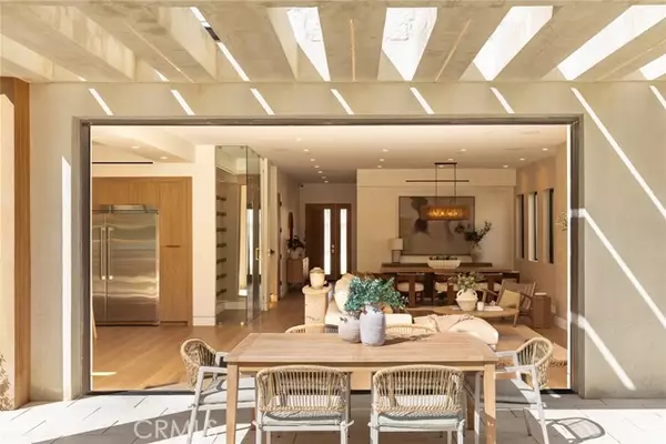 Woodland Hills, CA 91367,22640 Clarendon ST