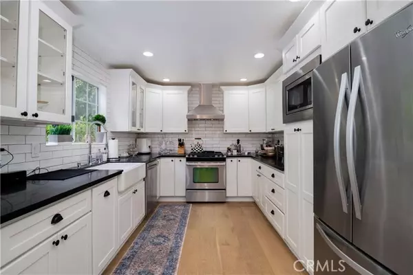 Encino, CA 91316,5200 White Oak AVE 21