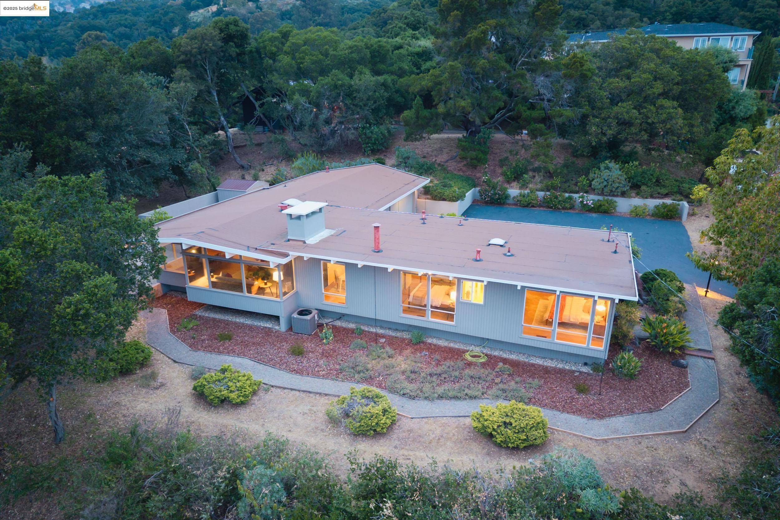 4500 Mountain View Ave, Oakland, CA 94605