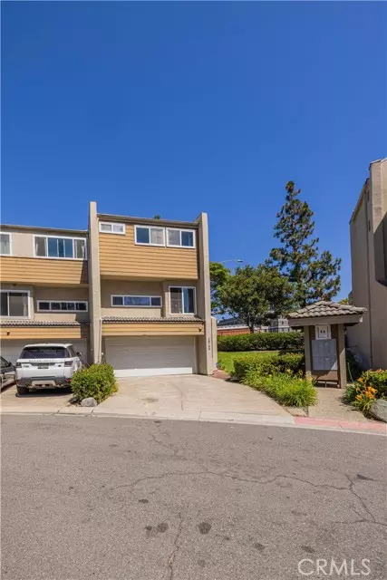 18706 Racquet LN, Huntington Beach, CA 92648