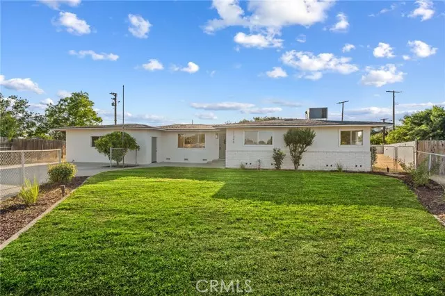 11348 Fern LN, Hanford, CA 93230