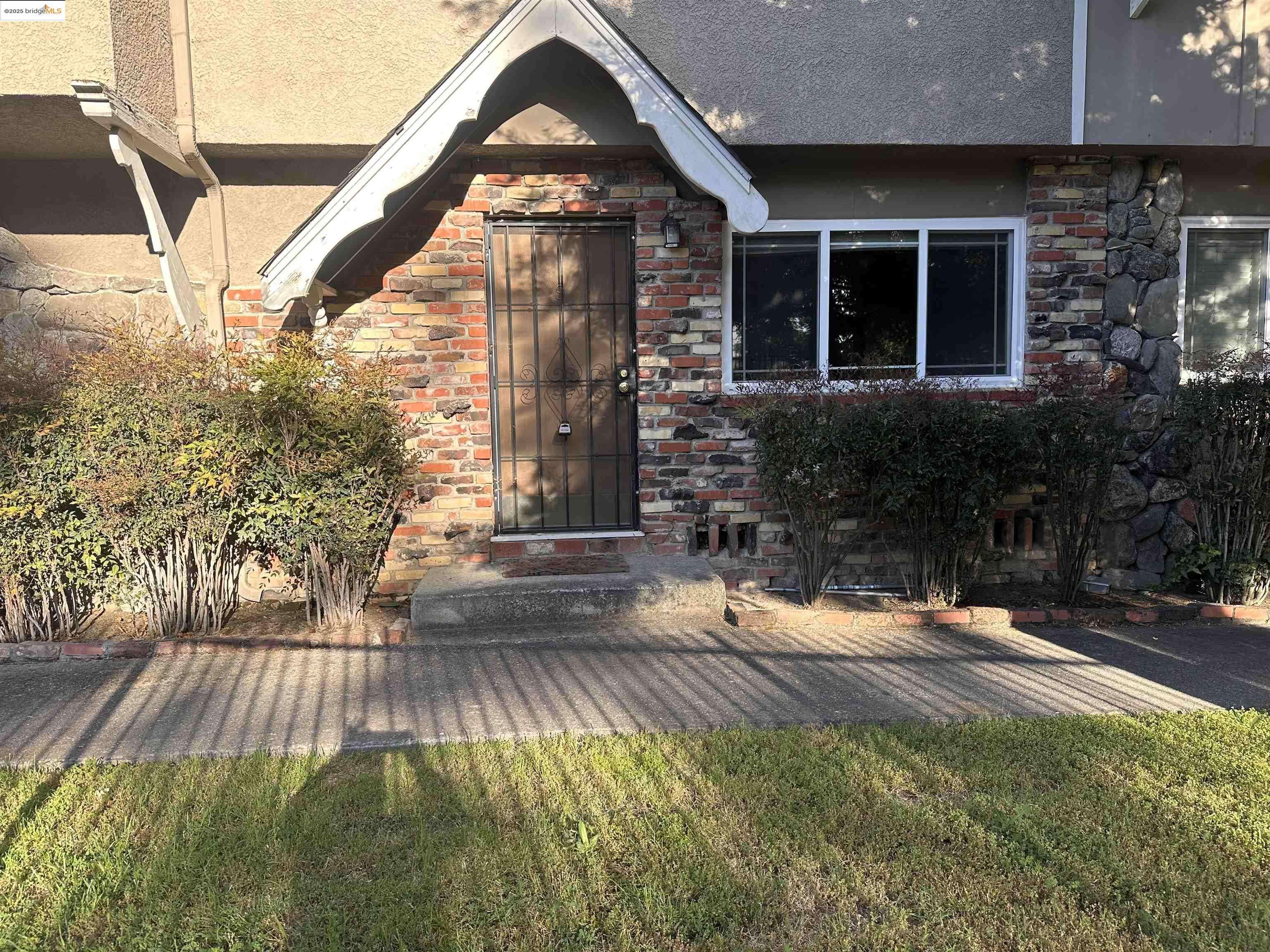 399 W. ANGELA ST, Pleasanton, CA 94566-7336