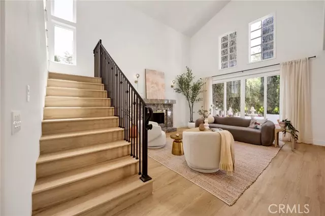 Calabasas, CA 91302,23043 Park Este