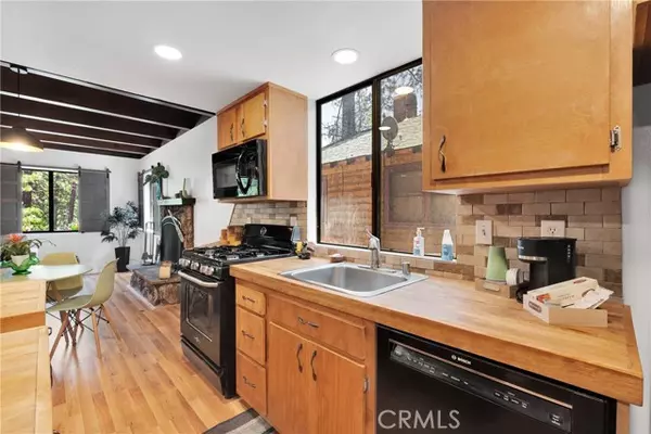 Wrightwood, CA 92397,1381 Laura ST