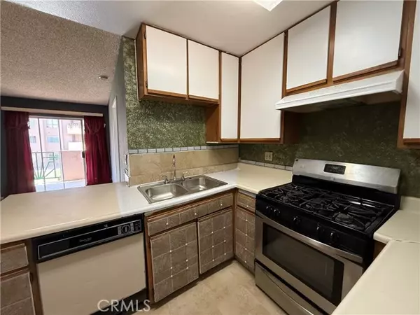 Santa Ana, CA 92701,450 E 4th ST 207