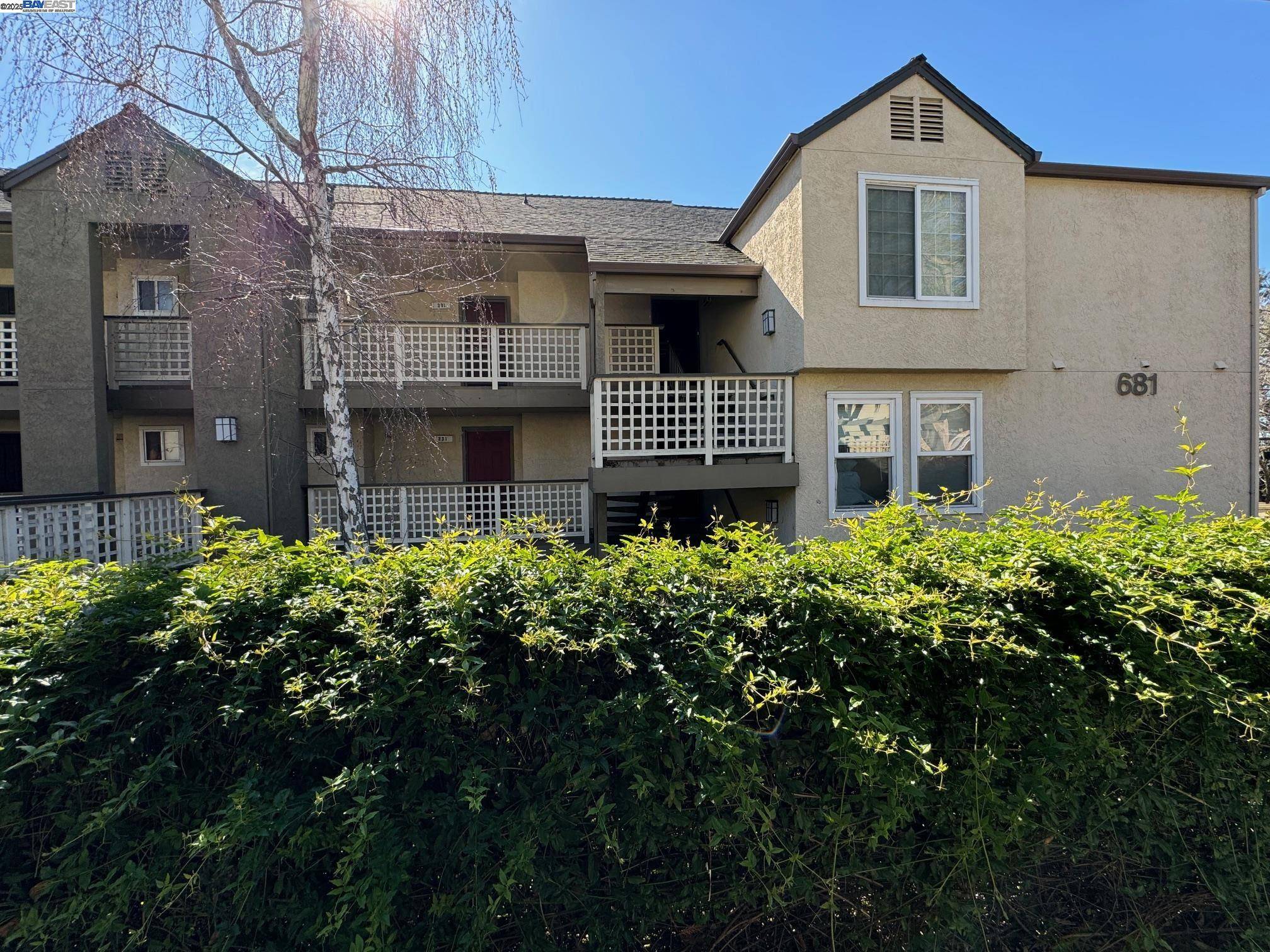 681 ROYSTON LN 331, Hayward, CA 94544