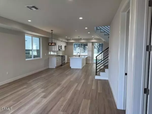 Sunland, CA 91040,10754 Nassau AVE