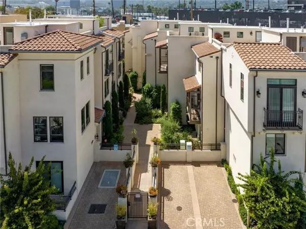 10736 Bloomfield ST, Toluca Lake, CA 91602