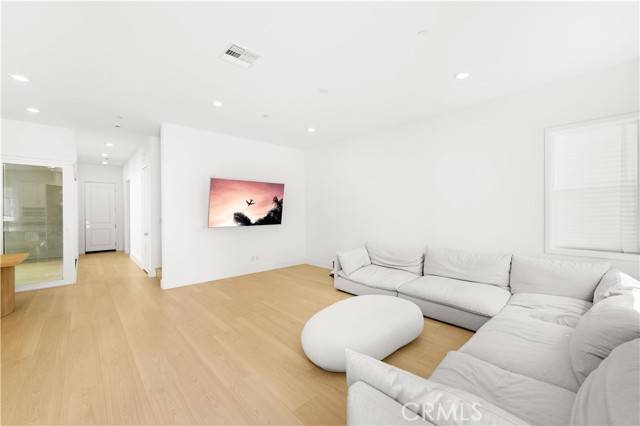 Valencia, CA 91381,27125 Skyland WAY