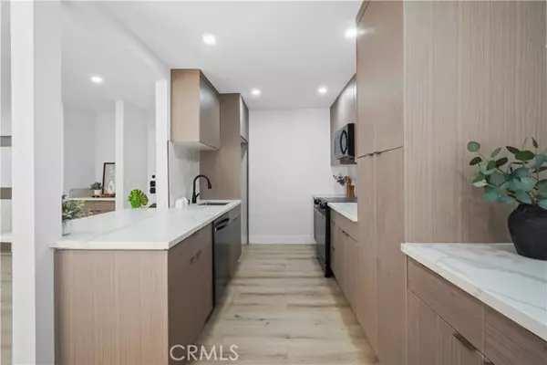 Los Angeles, CA 90046,1730 Camino Palmero ST 316