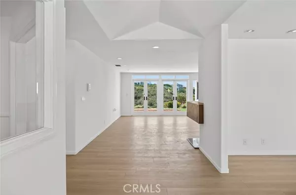 Corona Del Mar, CA 92625,978 Sandcastle DR