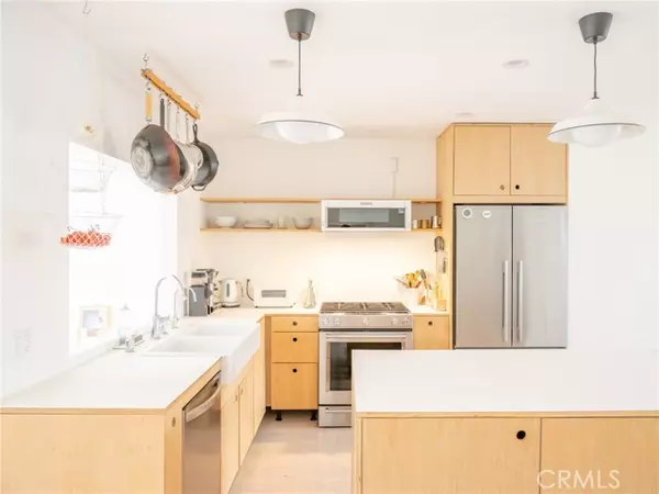 Los Angeles, CA 91331,12907 Sunburst ST