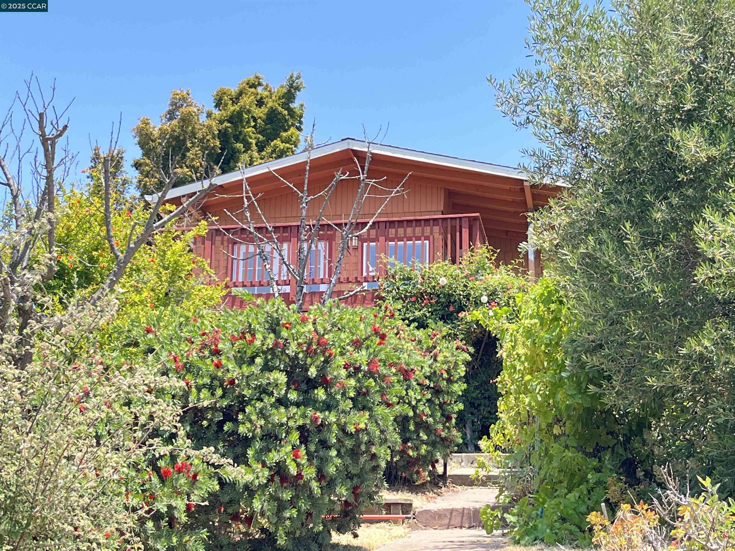 7618 Sunkist Dr, Oakland, CA 94605