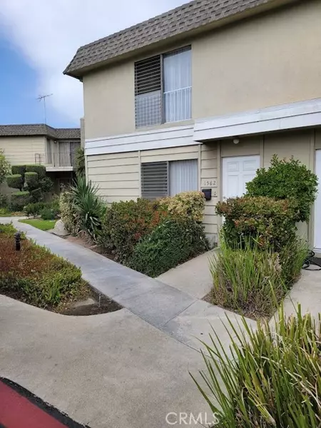 1582 Mitchell AVE, Tustin, CA 92780