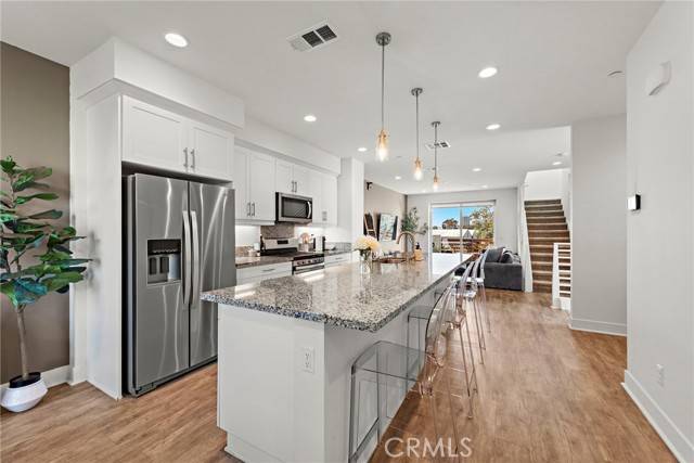 645 W 17th ST, Costa Mesa, CA 92627