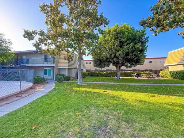 El Cajon, CA 92021,166 N 1St ST 18