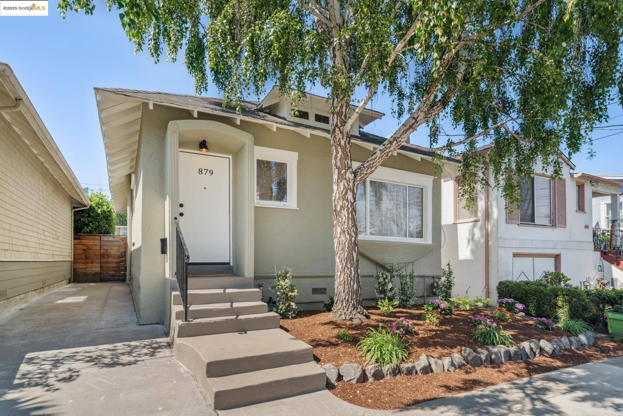 Oakland, CA 94608,879 46th St.