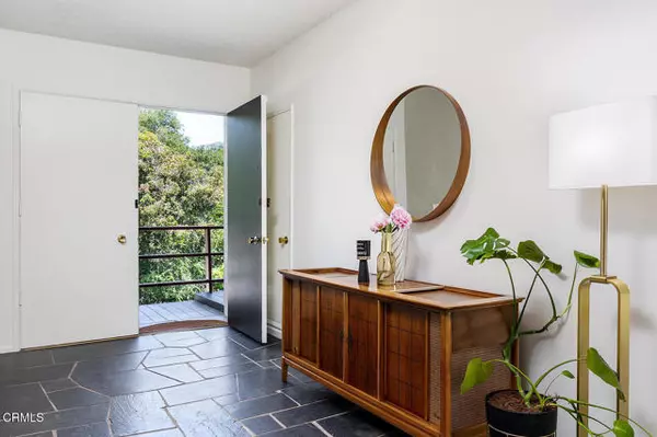 Glendale, CA 91208,304 Mesa Lila RD