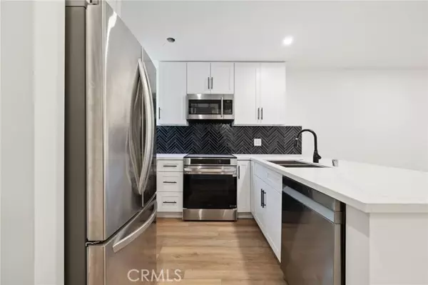 Encino, CA 91316,17000 Burbank BLD 106