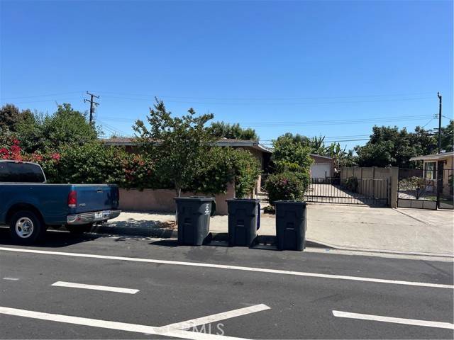 Santa Ana, CA 92703,2124 W Civic Center DR