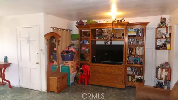 Pacoima, CA 91331,13912 Daventry ST