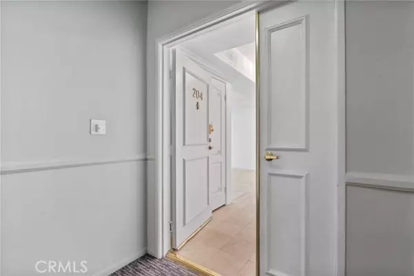 Sherman Oaks, CA 91423,4426 Ventura Canyon AVE 204