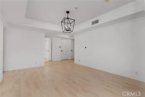 Sherman Oaks, CA 91423,4426 Ventura Canyon AVE 204