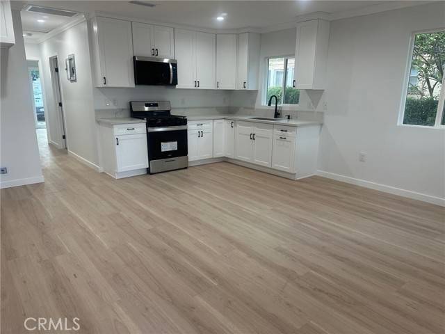 San Fernando, CA 91340,617 S Brand BLD
