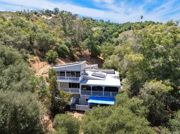 1529 Cloverdale RD, Escondido, CA 92027