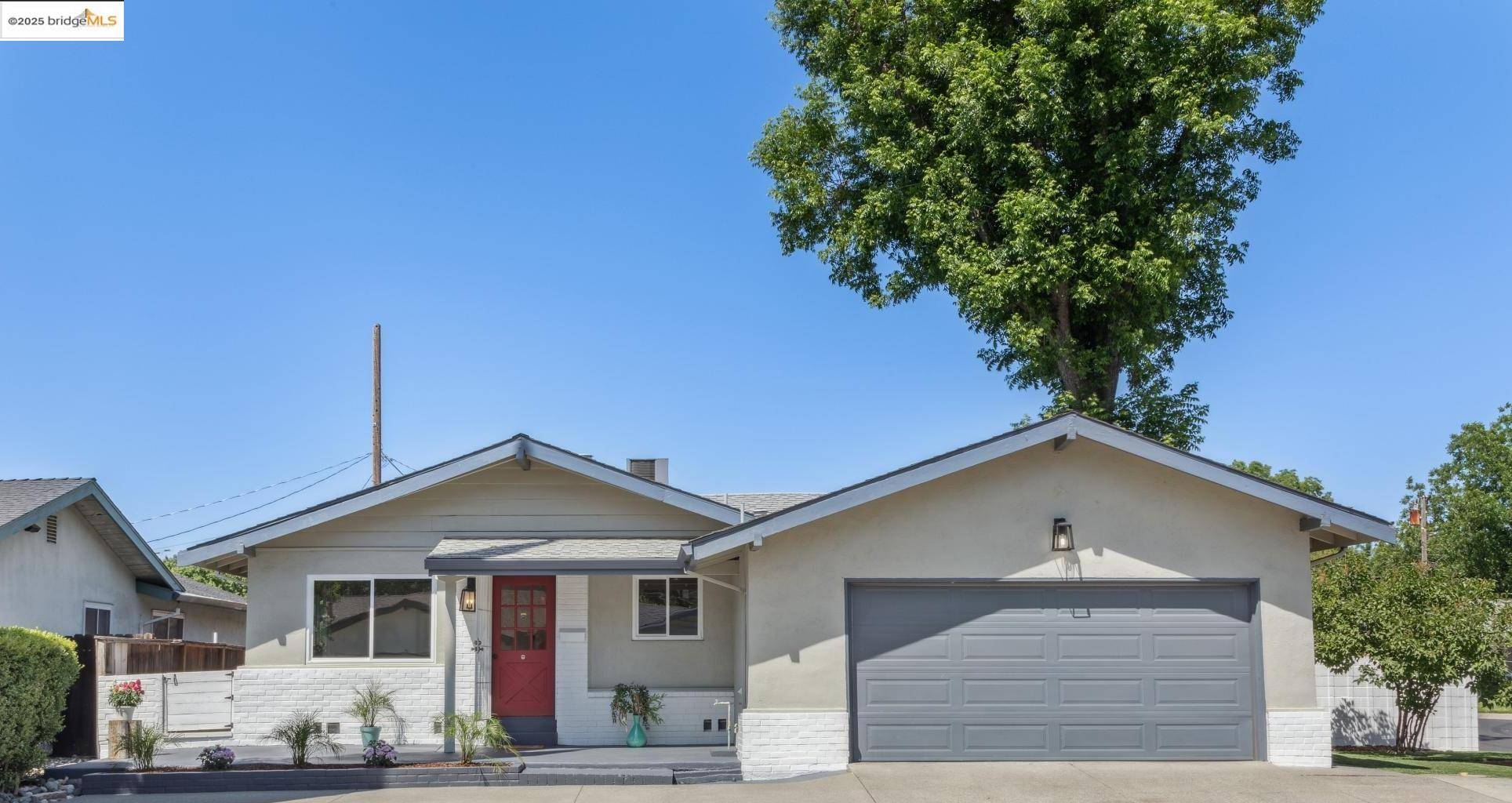 216 Solano LN,  Vacaville,  CA 95688