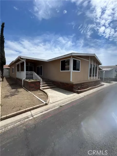 Anaheim, CA 92801,1919 W Coronet AVE 208