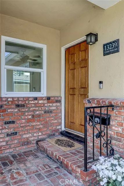 Hawthorne, CA 90250,13239 Clyde Park AVE