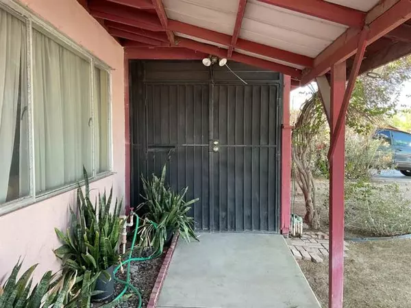 Calexico, CA 92231,722 N Preston DR