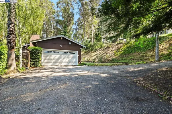 Oakland, CA 94605,11110 Monan St