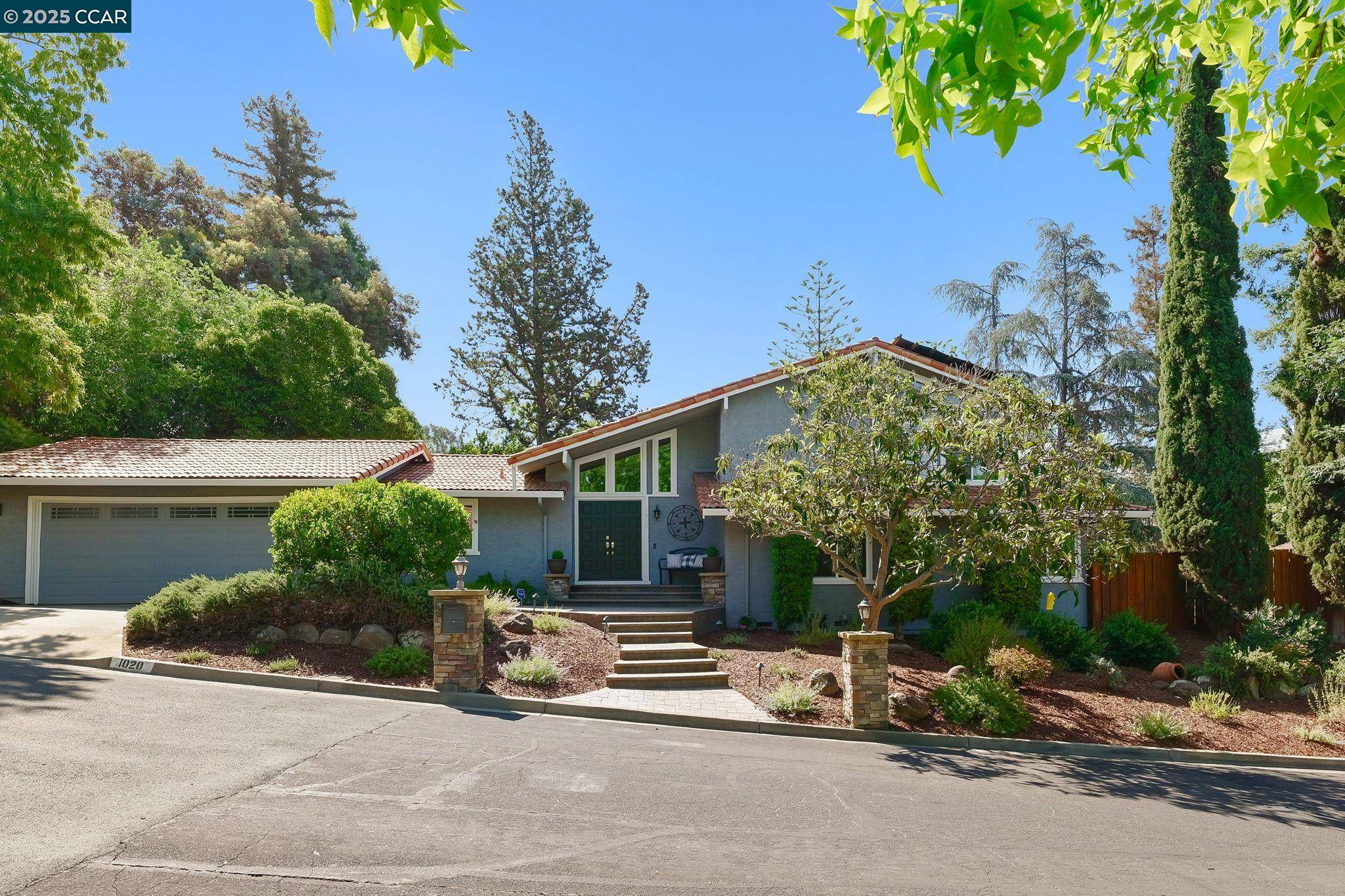 1020 Molad Ct, Concord, CA 94518-2232
