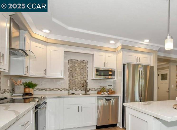 3410 Tice Creek Dr 12, Walnut Creek, CA 94595